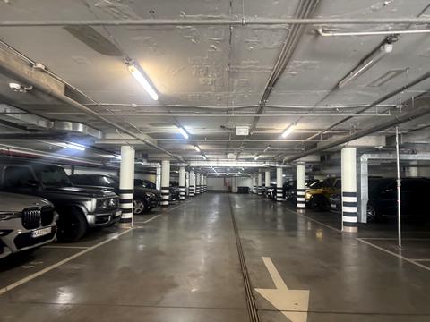 паркомісце за адресою Андрія Верхогляда вул. (Михайла Драгомирова), 3