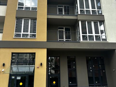 комерційна за адресою Соборна вул., 25