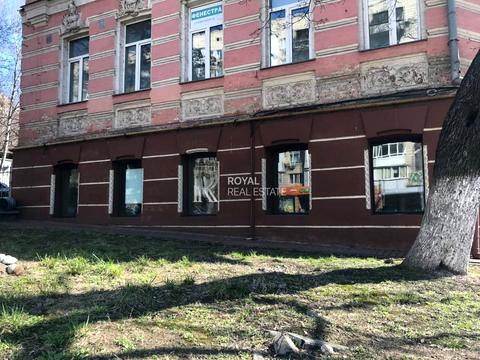 комерційна за адресою Саксаганського вул., 84-86