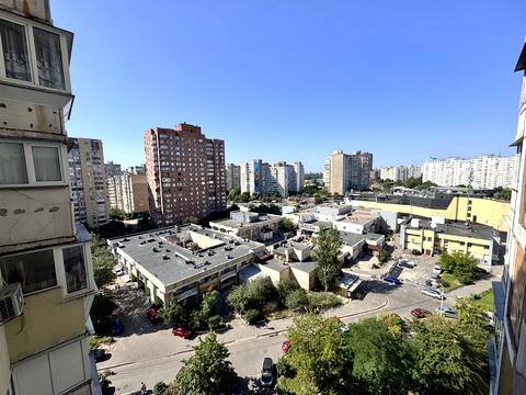 квартира за адресою Ревуцького вул., 18