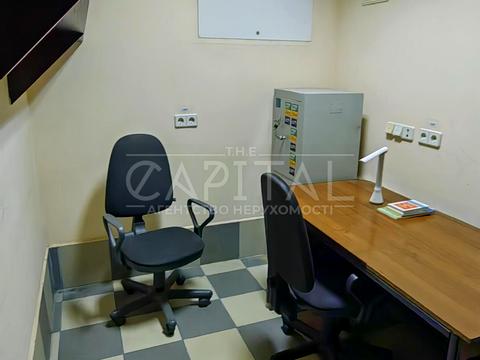 комерційна за адресою Князів Острозьких вул. (Московська), 39