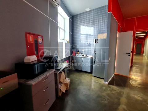 комерційна за адресою Лаврська вул. (Січневого Повстання), 16