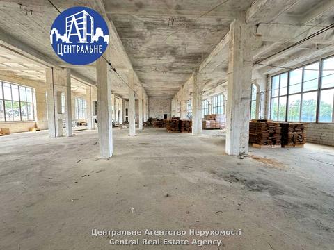 комерційна за адресою Комунальників вул., 2