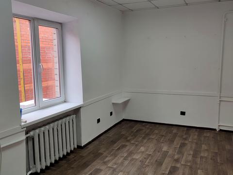 комерційна за адресою Королеви Єлизавети, 15