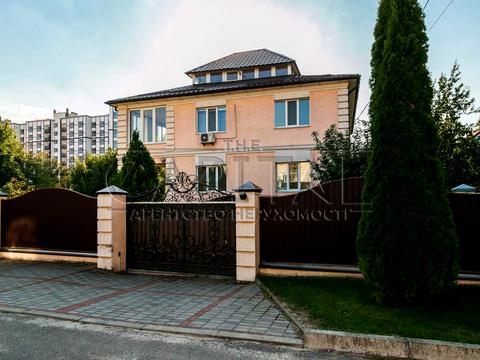 будинок за адресою Вишнева, 1