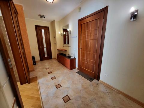 квартира за адресою Раїси Окіпної вул., 8