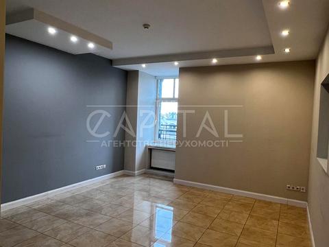 комерційна за адресою Володимирська вул., 93