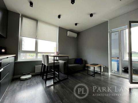 квартира за адресою Салютна вул., 26