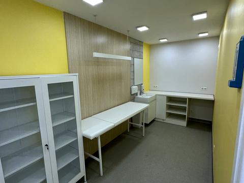 комерційна за адресою 11-та Лінія вул., 4