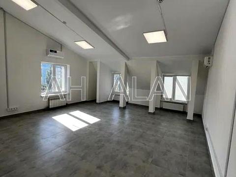 комерційна за адресою Межигірська вул., 87-А