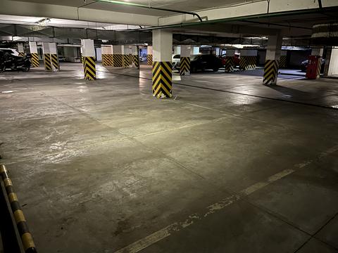паркомісце за адресою Вадима Гетьмана вул., 1