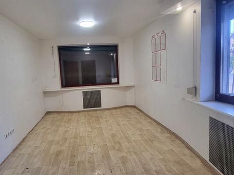 комерційна за адресою Миру просп., 4