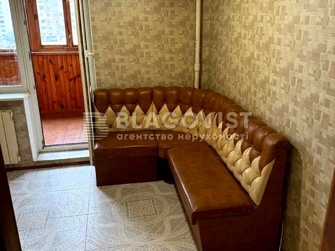 квартира за адресою Анни Ахматової вул., 15