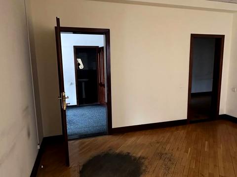 коммерческая по адресу Исполкомовская ул., 7