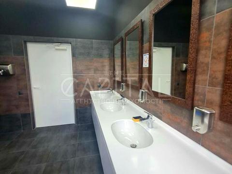 комерційна за адресою Вадима Гетьмана вул., 6