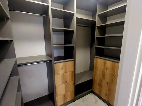 квартира за адресою Домбровського вул., 3