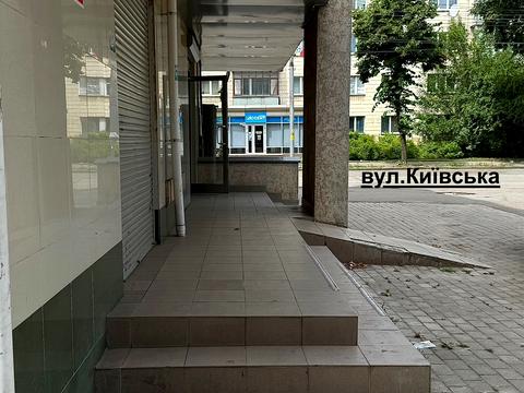 комерційна за адресою Київська вул., 84
