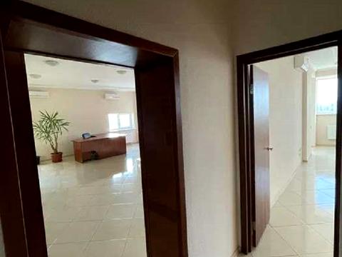 комерційна за адресою Павла Тичини просп., 18-Б