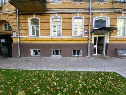 комерційна за адресою Пирогова вул., 5