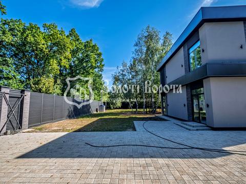 будинок за адресою Світанкова, 1