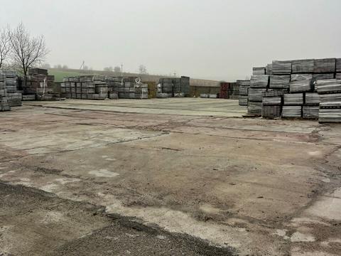 комерційна за адресою Центральна, 81