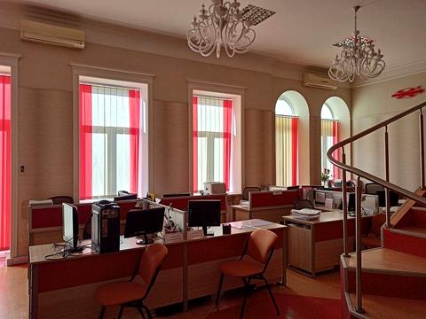 комерційна за адресою Володимирська вул., 65