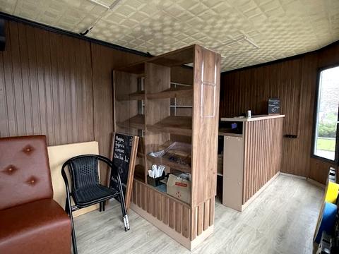 комерційна за адресою Балукова вул., 2