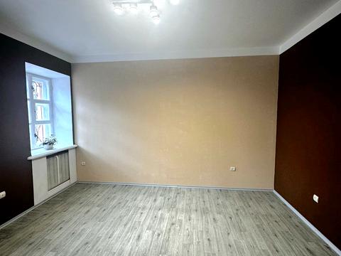 комерційна за адресою Короленка вул., 37