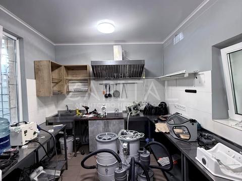 комерційна за адресою Гната Юри вул., 7