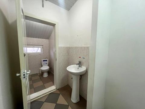 комерційна за адресою Автоливмашівська вул., 2