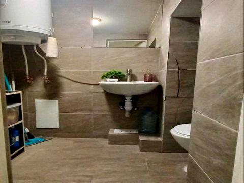 комерційна за адресою Канатна вул., 68