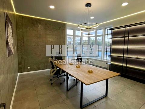 комерційна за адресою Кловський узвіз, 7a