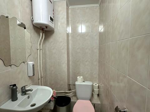 комерційна за адресою Дарницький бульв., 8