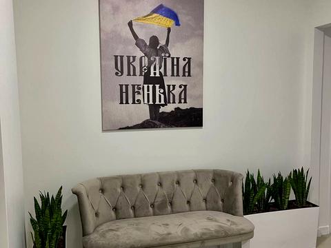 комерційна за адресою Князя Володимира Великого вул. (Плеханова), 7