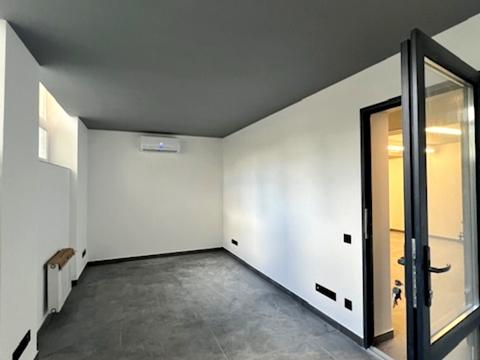 комерційна за адресою Євгена Коновальця вул. (Щорса), 44-А