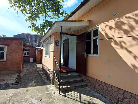 дом по адресу Українських Перемог ул. (Перемоги), 1