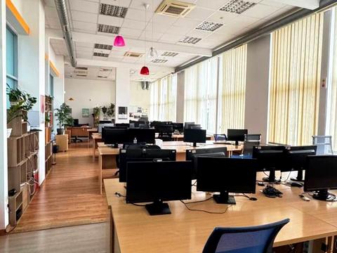коммерческая по адресу Грушевського, 15
