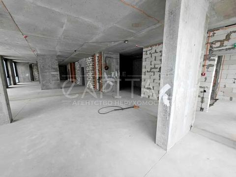 комерційна за адресою Ревуцького вул., 40-В