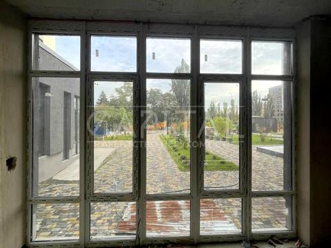 комерційна за адресою Миколи Гулака вул., 4