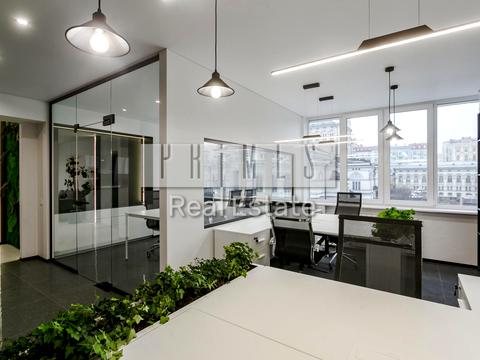 комерційна за адресою Володимирська вул., 51/53