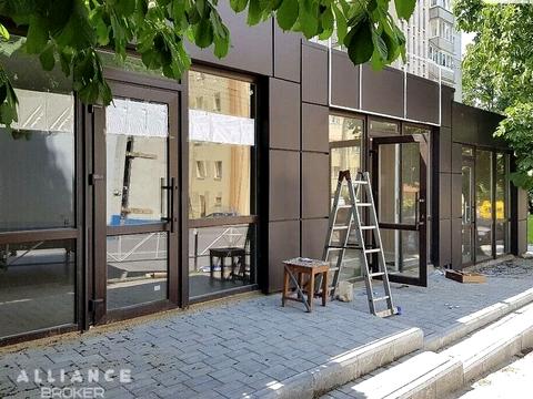 комерційна за адресою Інститутська вул., 20