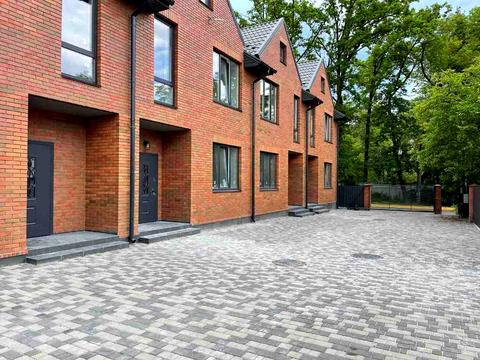 будинок за адресою Миколи Руденка вул. (Руденка)