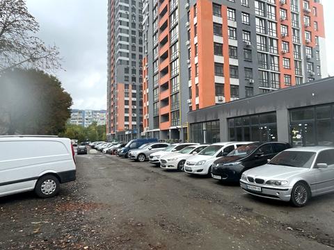 комерційна за адресою Миколи Гулака вул., 2-А