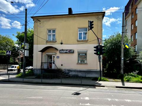 комерційна за адресою Степана Бандери вул., 20