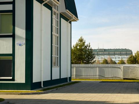 комерційна за адресою Дипломатична, 4г
