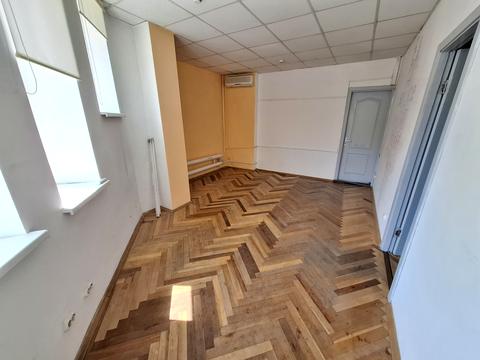 комерційна за адресою Братська вул., 6
