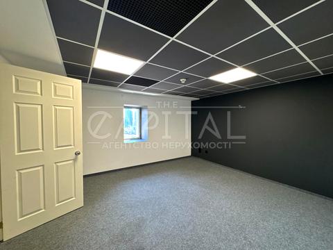 комерційна за адресою Шовковична вул., 42-44