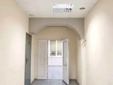 комерційна за адресою Дмитра Яворницького просп. (Карла Маркса), 82