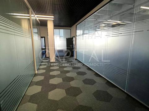 комерційна за адресою Лаврська вул. (Січневого Повстання), 16