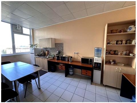 комерційна за адресою Кирилівська вул. (Фрунзе), 160